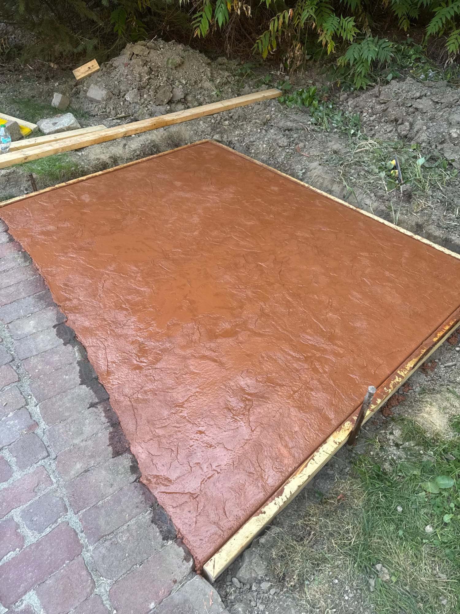 Stamped and colored concrete border detail